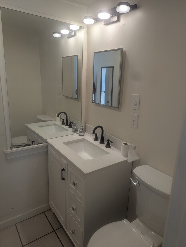 Building Photo - 1244 Woodlawn Ter