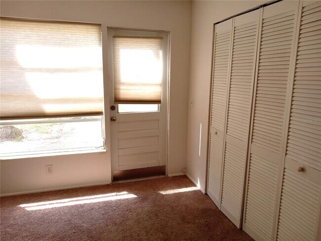 Building Photo - 2427 Rhodesian Dr