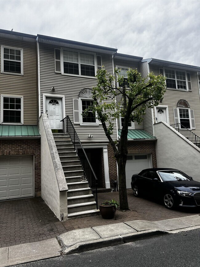 Building Photo - 64 Bergen Ridge Rd
