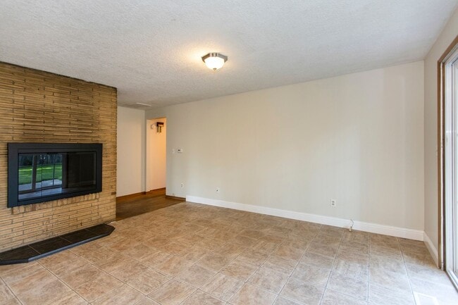 Building Photo - Available Beautiful Single-Level Home with...