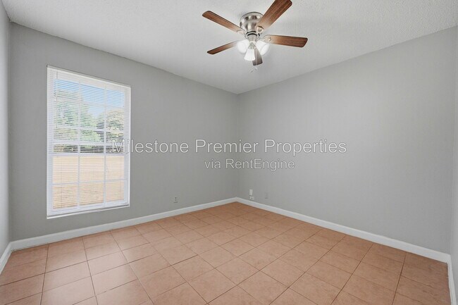 Building Photo - 1312 Churchill Way W