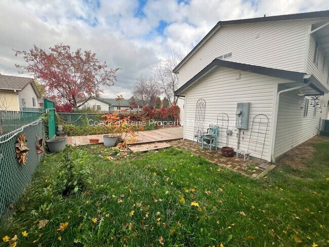 Building Photo - 3 bed, 2 bath house