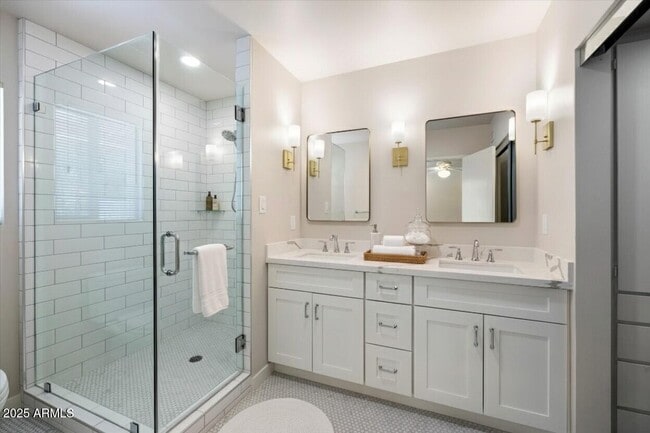 Building Photo - 5019 E Rovey Ave