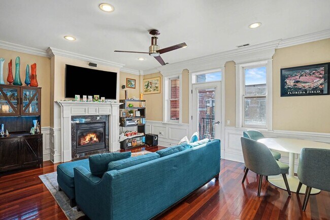 Building Photo - 2222 W Belmont Ave