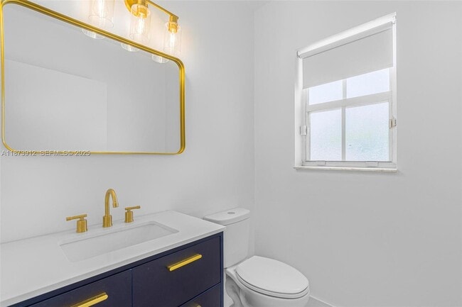 Building Photo - 136 SW 169th Ave