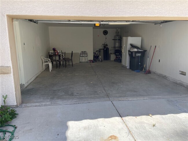 Building Photo - 2413 Cliffwood Dr