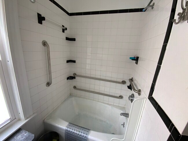 Building Photo - 25 Charles St