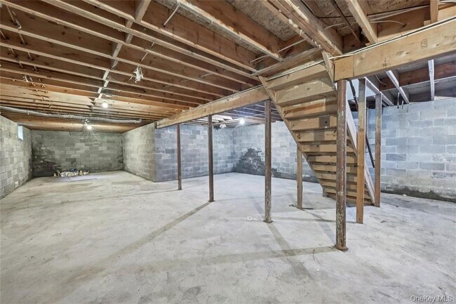 Building Photo - 5 Fairview Ln