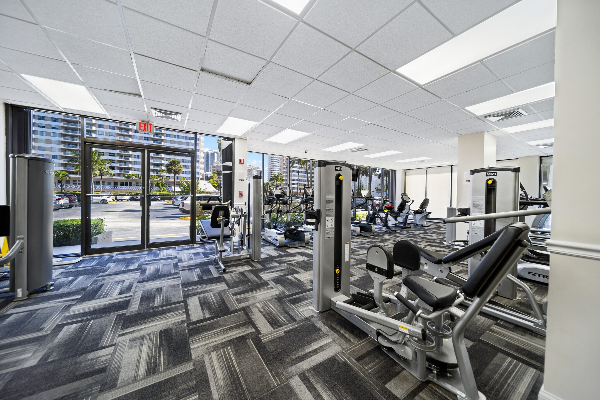 Building Photo - 2049 S Ocean Dr