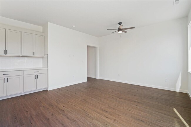 Building Photo - 310 N 18th St