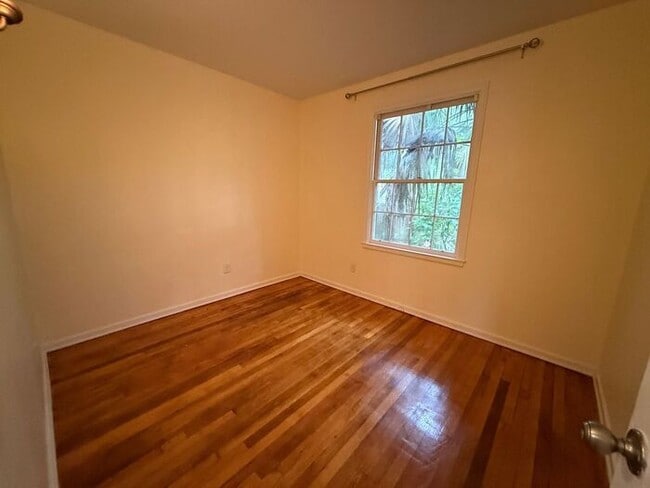 Building Photo - Pensacola - North Hill - 3 bedroom, 2 bath...