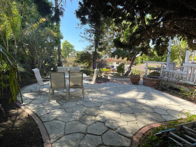 Building Photo - Beautiful Encinitas Home with Ocean Views!