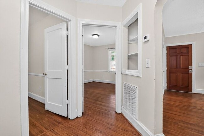 Building Photo - Well Maintained 2BD/1BA Brick Home in Charlotte, NC!
