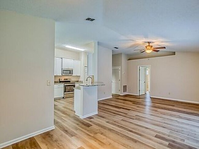Building Photo - St Johns Rental