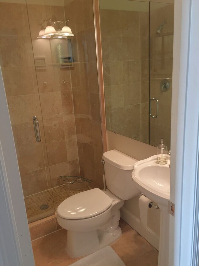 Building Photo - Logan Circle Light Filled One Bedroom with Den Loft with Balcony and Parking!