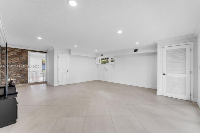 Building Photo - 4301 SW 85th Ave