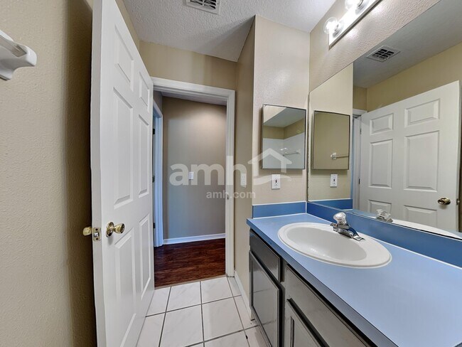 Building Photo - 233 Southbridge Cir