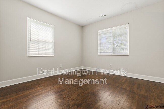 Building Photo - 541 Sheridan Dr