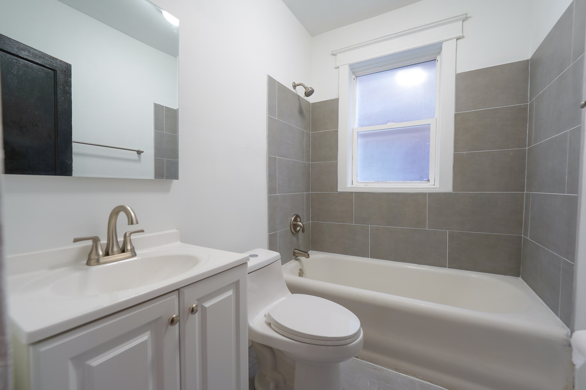 Building Photo - 724 Heman Ave