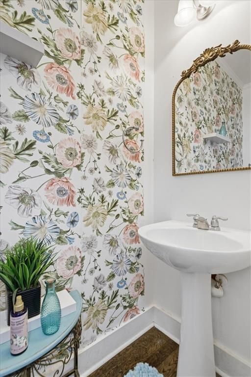 Building Photo - 1076 N Village Dr