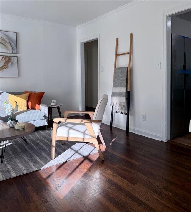 Building Photo - 512 Alpine Way