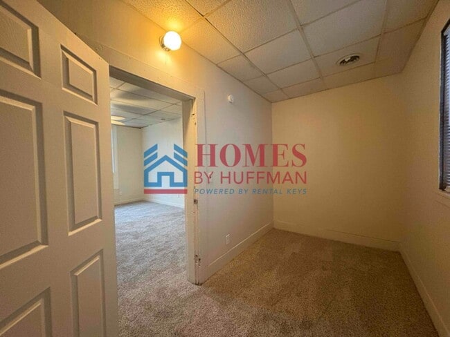 Building Photo - Three Bedroom House | Updated & Move In Ready!