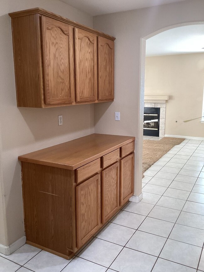 Building Photo - Northeast Single Story Home in River Oaks ...