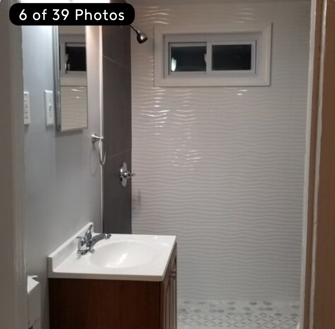 Updated bath - 1444 Esterbrook Ave