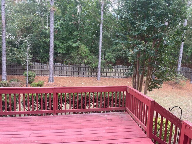 Building Photo - Outstanding Five Bedroom Three Full Bathro...