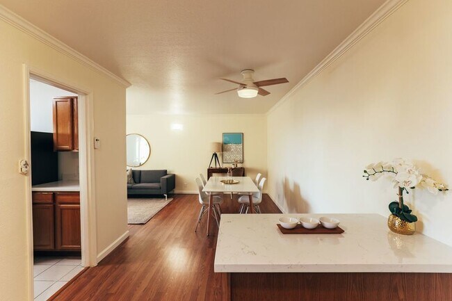 Building Photo - Newly renovated apartment at Oakbrook! 2 M...