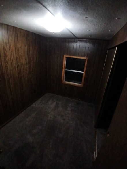 Building Photo - 4836 Ellsworth Ln