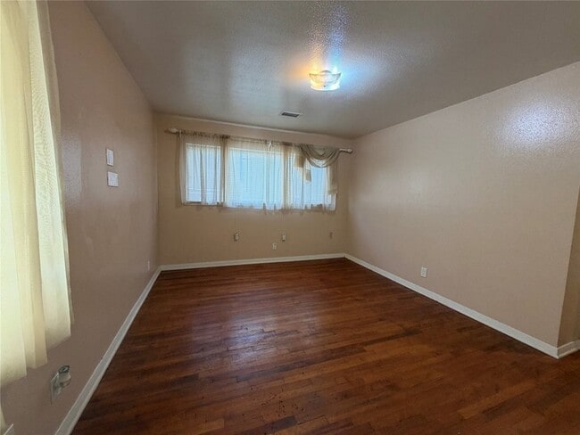 Building Photo - 6402 Tarna Ln