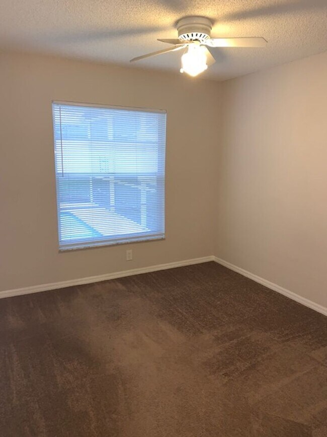 Building Photo - Home For Rent
