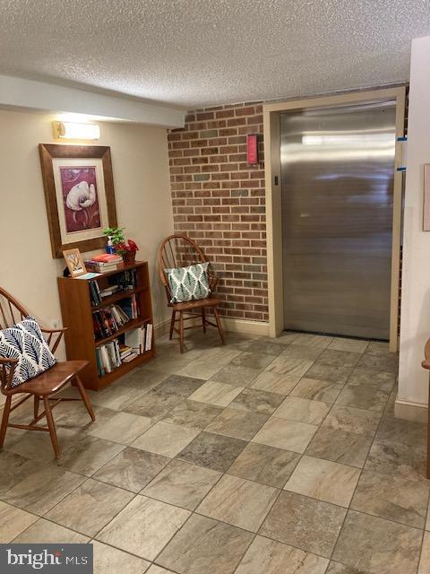 Building Photo - 15300 Beaverbrook Ct