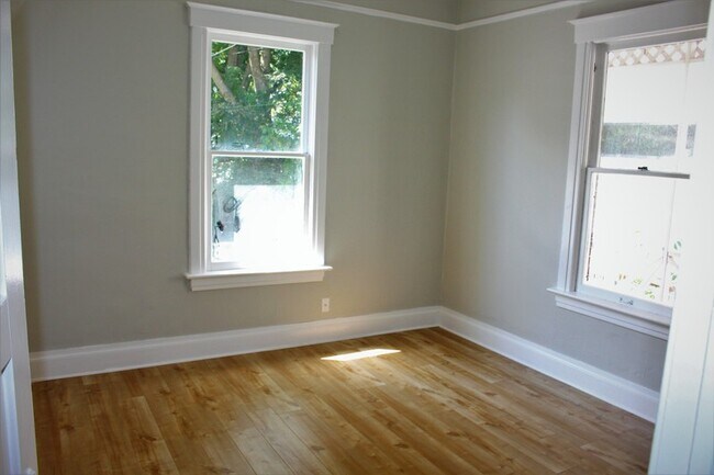 Building Photo - 932 S 900 E