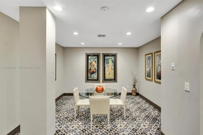 Building Photo - 2751 S Ocean Dr