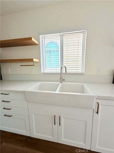 Building Photo - 1316 N Hollywood Way