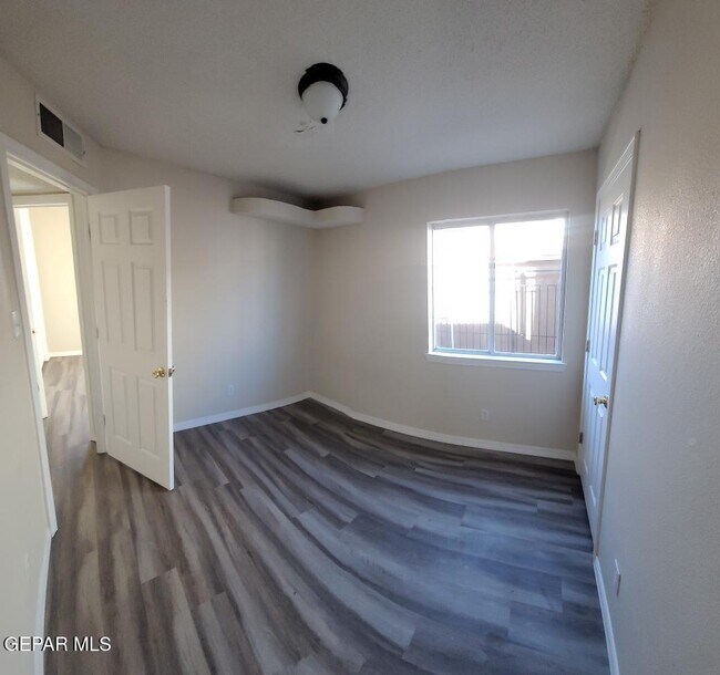 Building Photo - 10340 Valle Suave Dr