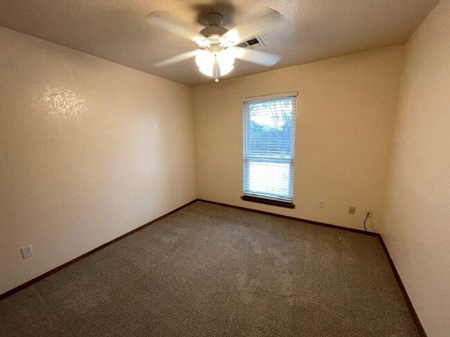 Building Photo - New Paint! 3 beds, 2 full baths, 2 car garage home for rent in S. OKC and Moore schools!