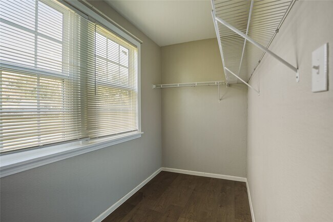 Building Photo - 1015 Prune St