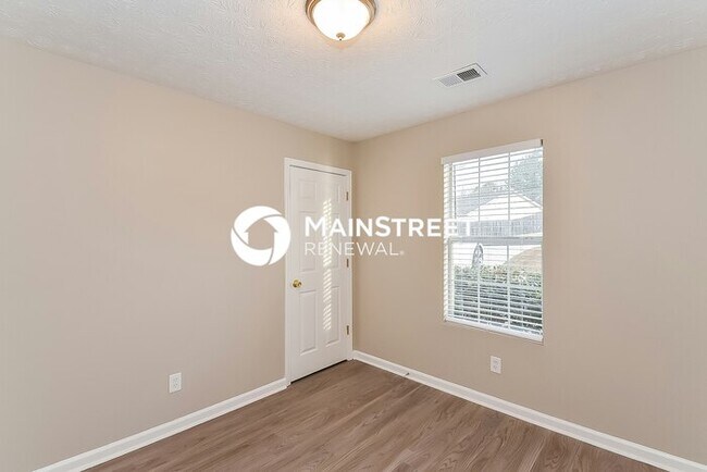 Building Photo - 3 Bedroom Pet-Friendly Home in Ellenwood, GA with Main Street Renewal