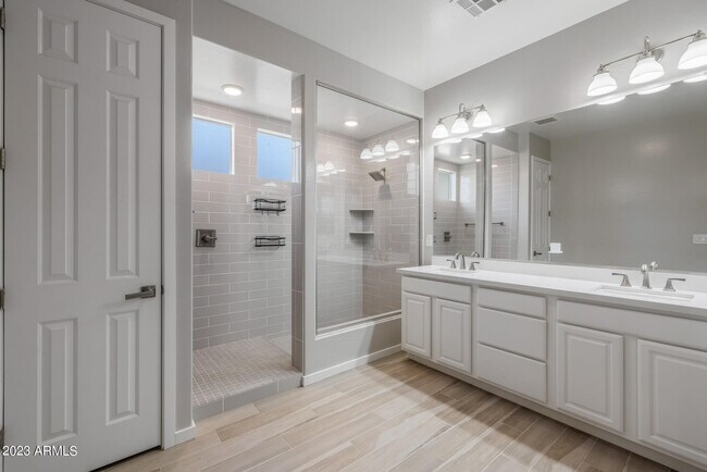 Building Photo - 250 W Queen Creek Rd