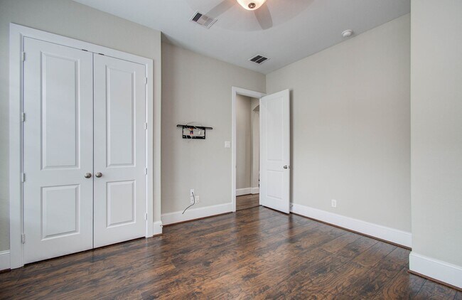 Building Photo - 11023 Acorn Falls Dr