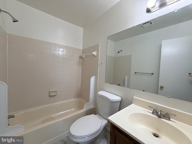 Building Photo - 6124 Majors Ln