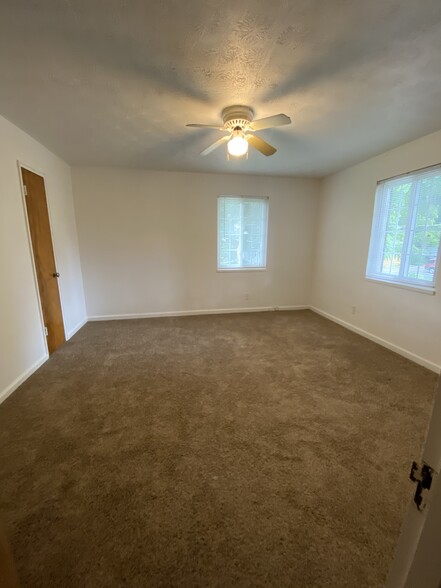 Building Photo - 2180 W Schantz Ave