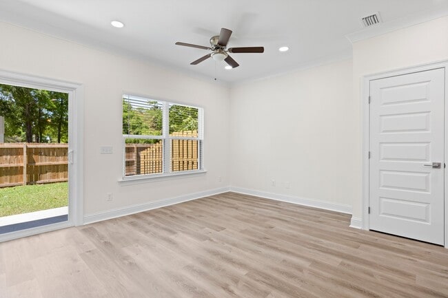 Building Photo - Bayou View