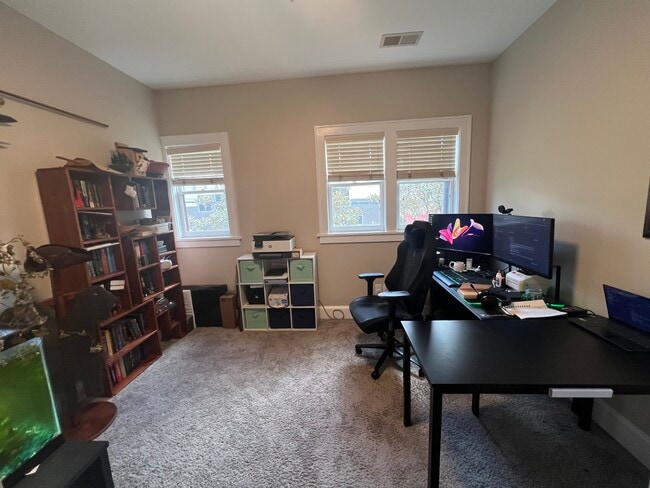 Building Photo - 2 Fall Pippin Ln