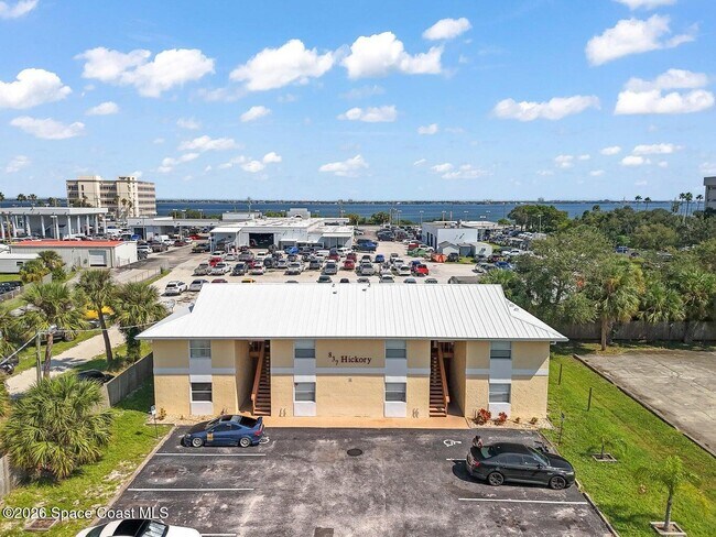 Building Photo - 837 Hickory St