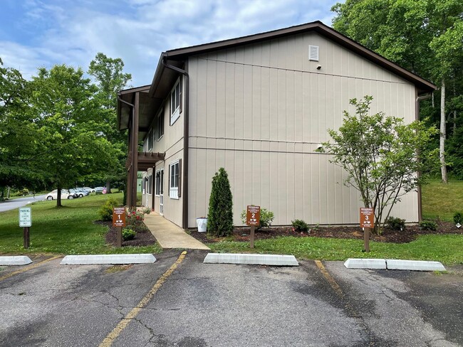 Building Photo - Black Mountain Apartment Rental