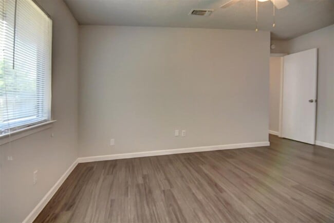 Building Photo - 410 Vista W Ct